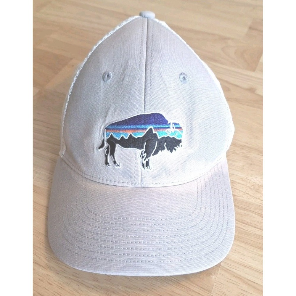 Patagonia Buffalo Trucker Hat Gray & White Mesh Snapback Cap Fitz Roy Bison